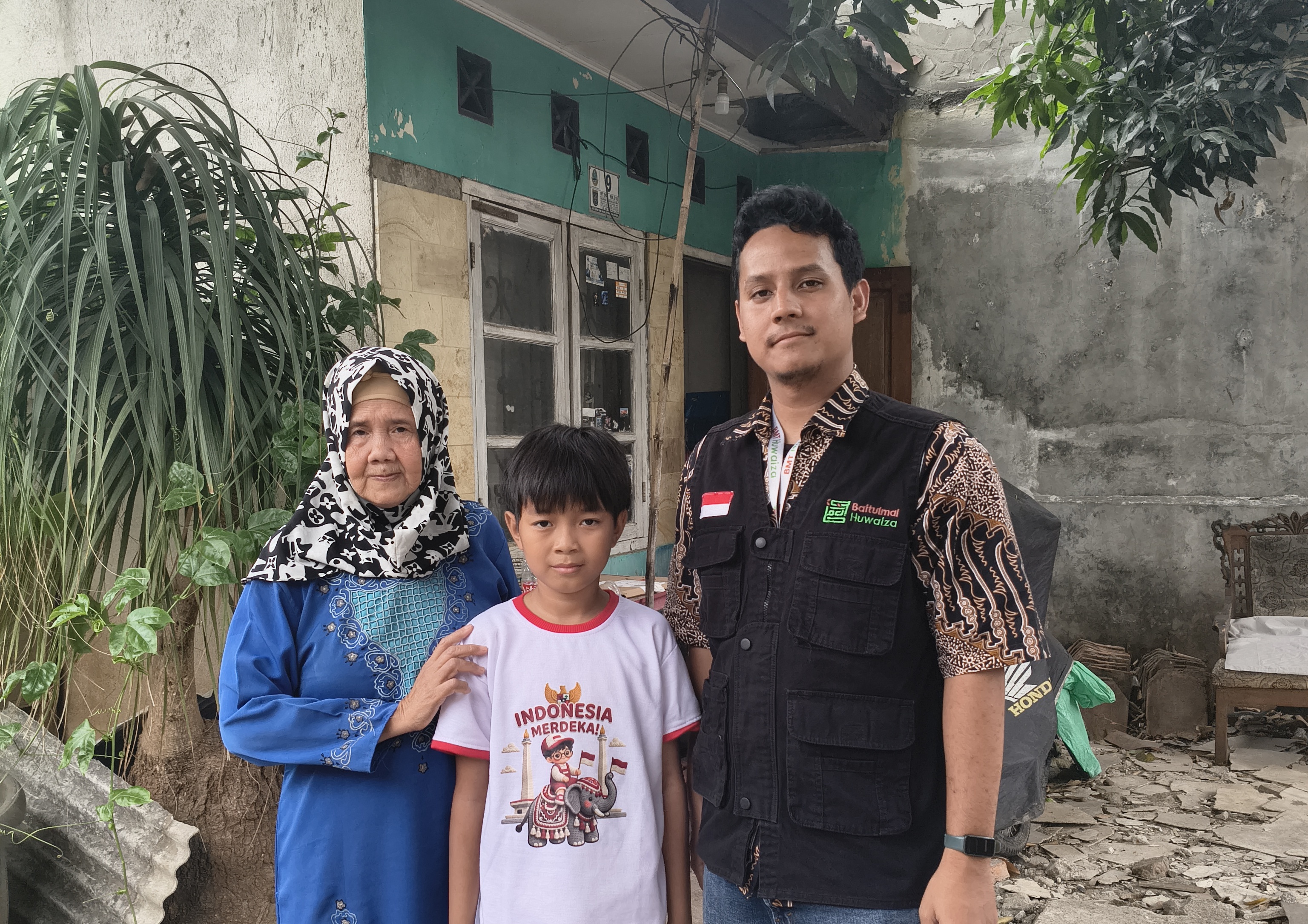 Bentuk Kepedulian BMT Huwaiza Kunjungi Abdil Justin Gilbert (Anak Asuh) Pasca Prosesi Khitanan